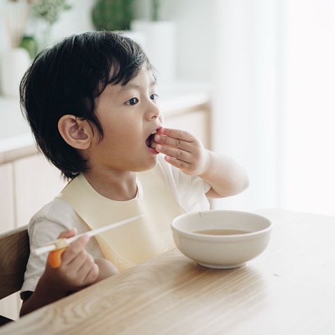 一文解析宝宝辅食怎么添加，如何培养自主进食~附上辅食工具清单！