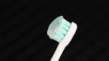 比那氏蜂胶薄荷牙膏民间测评：透明型牙膏，刷完有清香