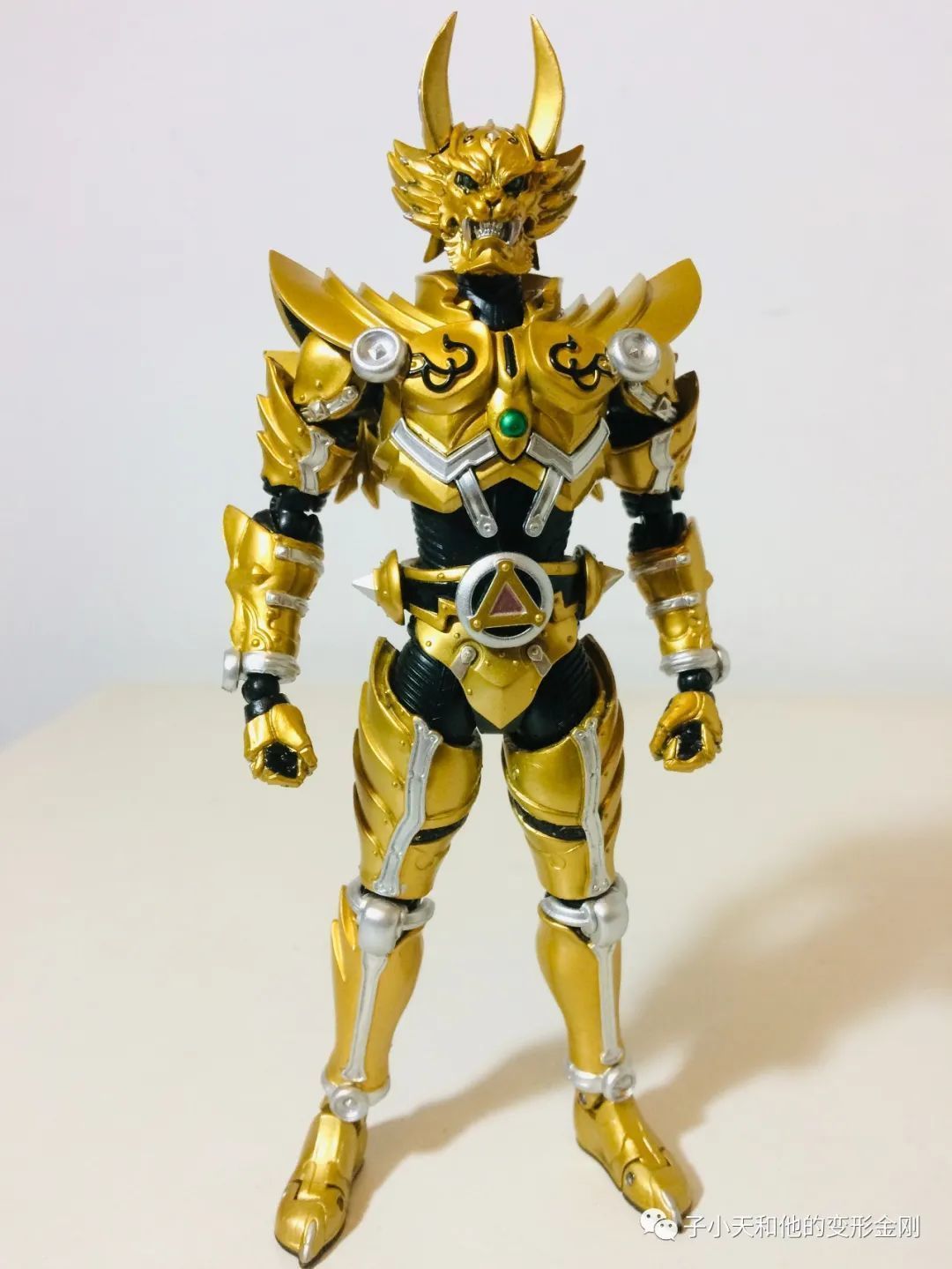 评玩具 子小天 彼得liu测评 万代shf 黄金骑士牙狼 满城尽带黄金甲 模型 什么值得买