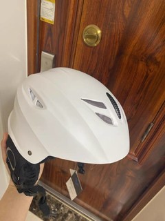 冬季滑雪头盔  还可以骑行安全防护