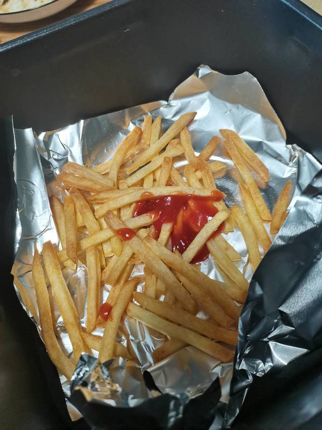 今天用空气炸锅做炸薯条，油脂好少诶！