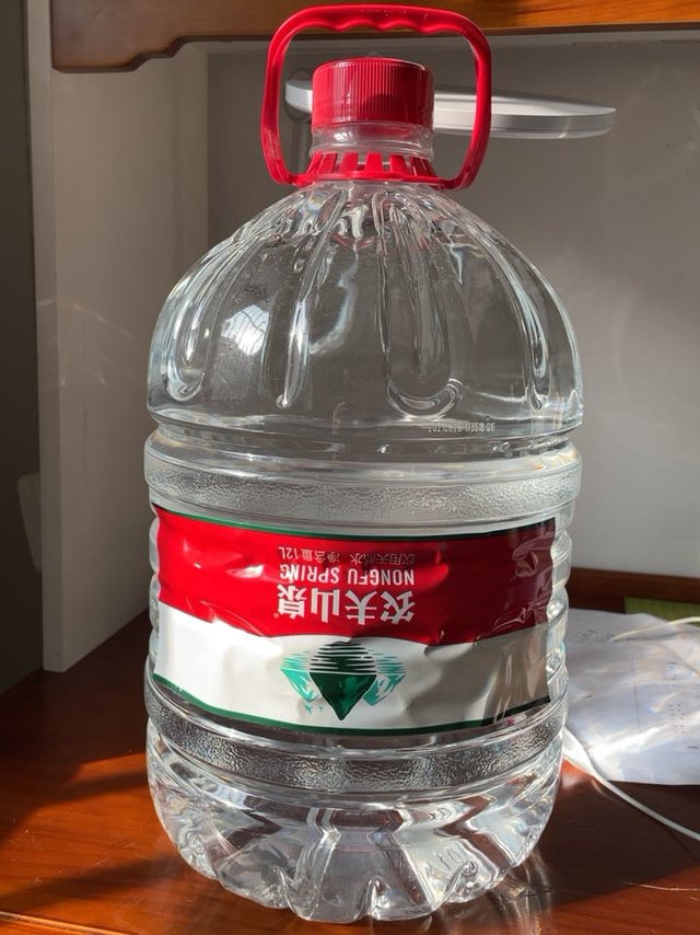 老旧小区饮水的最后坚守-农夫山泉