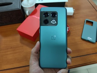 中国红新款旗舰“大魔王”一加10Pro