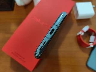 中国红新款旗舰“大魔王”一加10Pro