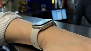 科技东风 | 22 万元的土豪金 iPhone 13、苹果发布手表磁吸快充模组、96110 反诈平台上线