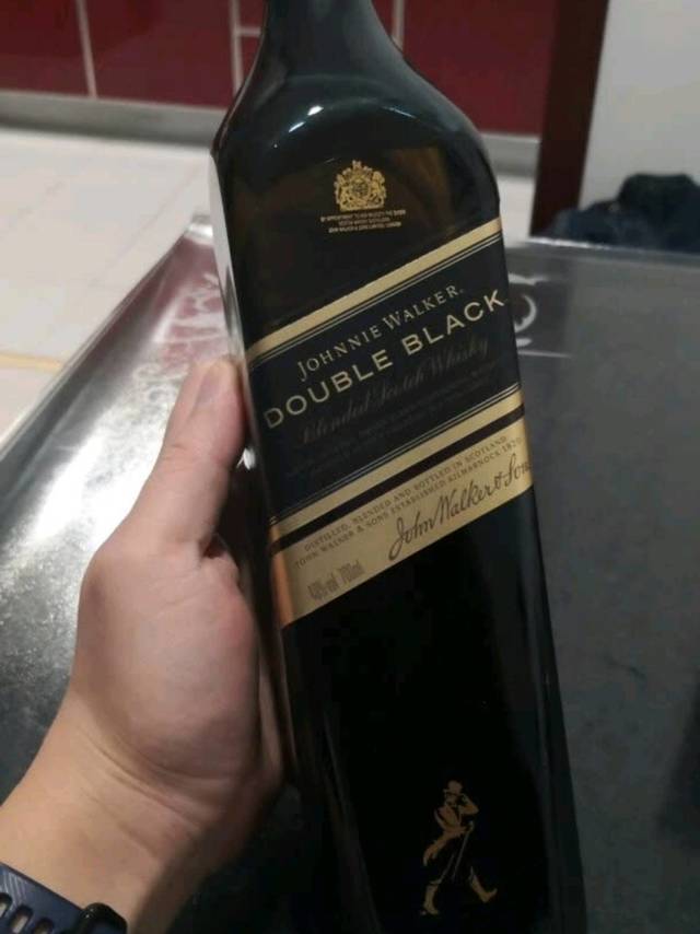 尊尼获加醇黑调配苏格兰威士忌