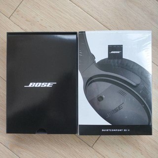 佩戴舒适降噪一流的bose QC35Ⅱ。