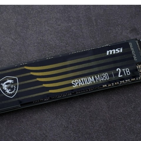 不只快~ PS5 也能用！ 微星 MSI SPATIUM M480 Gen4 PCIe SSD 固态硬盘评测