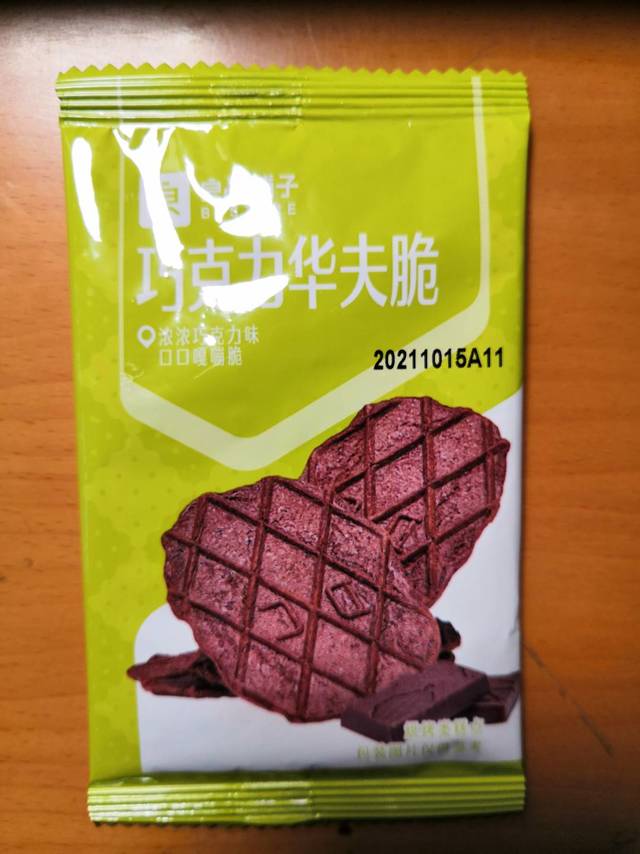 良品铺子巧克力华夫脆