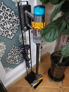 Dyson V15 吸尘器