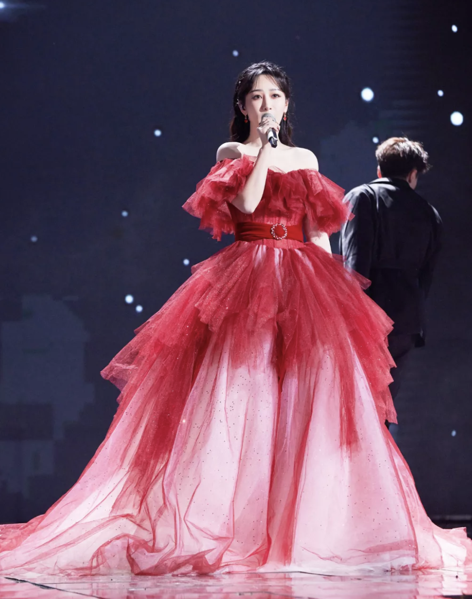 中国红毯姹紫嫣红，韩国红毯却只钟爱黑白？中韩红毯审美大不同！
