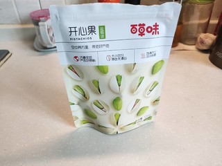 百草味开心果，无漂白味道好