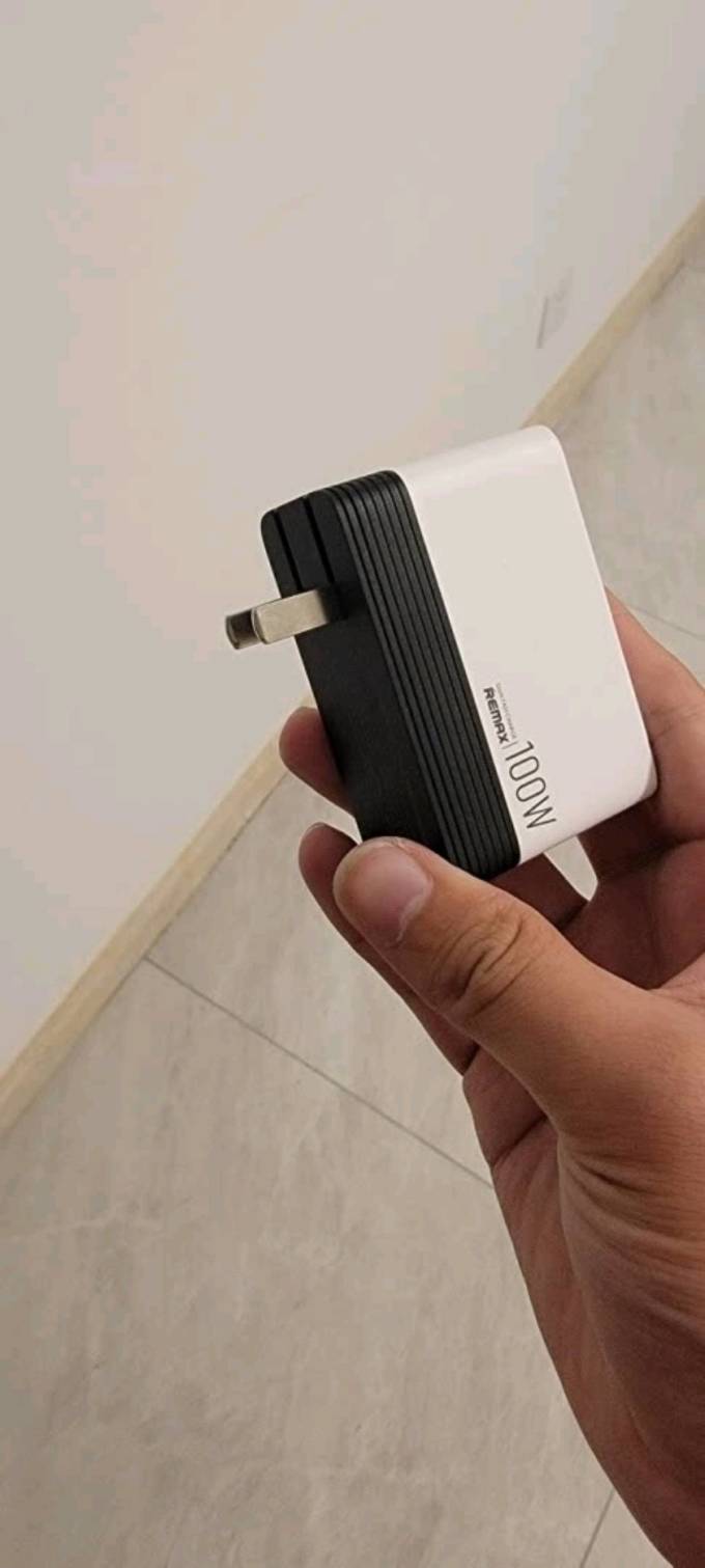 睿量100w氮化镓充电器