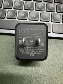 Aohi65W充电器对比30W迷你充电器