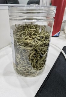 慢性喉炎，买4盒金银花泡水喝