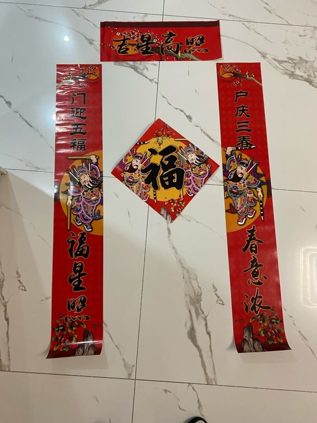 刚收到看了一下，非常漂亮，过年时候贴上一