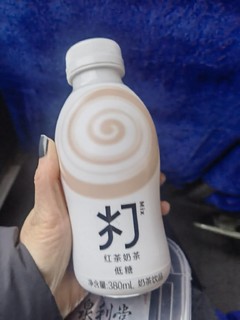 农夫山泉红茶奶茶