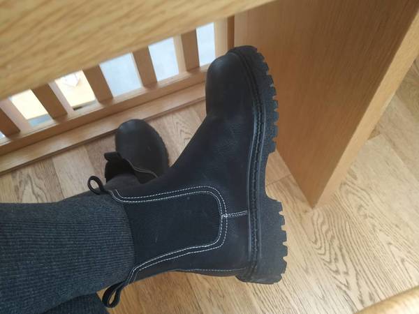 每个女孩子都需要一双靴子