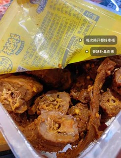 周黑鸭锁鲜鸭脖鸭翅组合