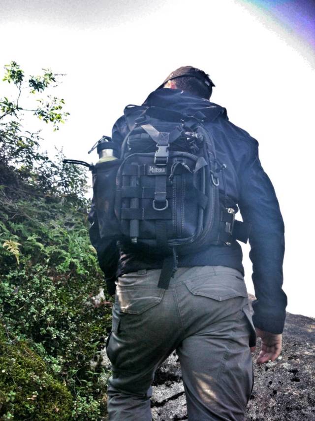 晒个经典的弓箭手背包