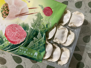 新春佳节之际，荠菜水饺好吃。