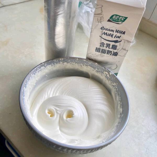 轻牧含乳脂植脂奶油1kg2鲜奶油淡奶油蛋挞蛋糕裱花烘焙原料易打发