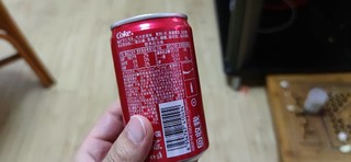 我家常备的mini罐可口可乐。