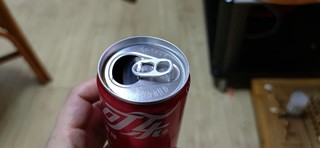 我家常备的mini罐可口可乐。