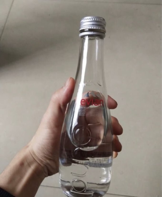 依云饮用水怎么样 特地买来招待客户的.很高级,而._什么值得买