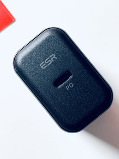 大！但很便宜-esr 20W PD充电器