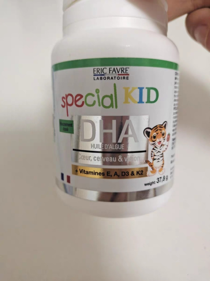 一点dha所以就买了这一款来试试,宝宝蛮喜欢的艾瑞克是为藻油成分的