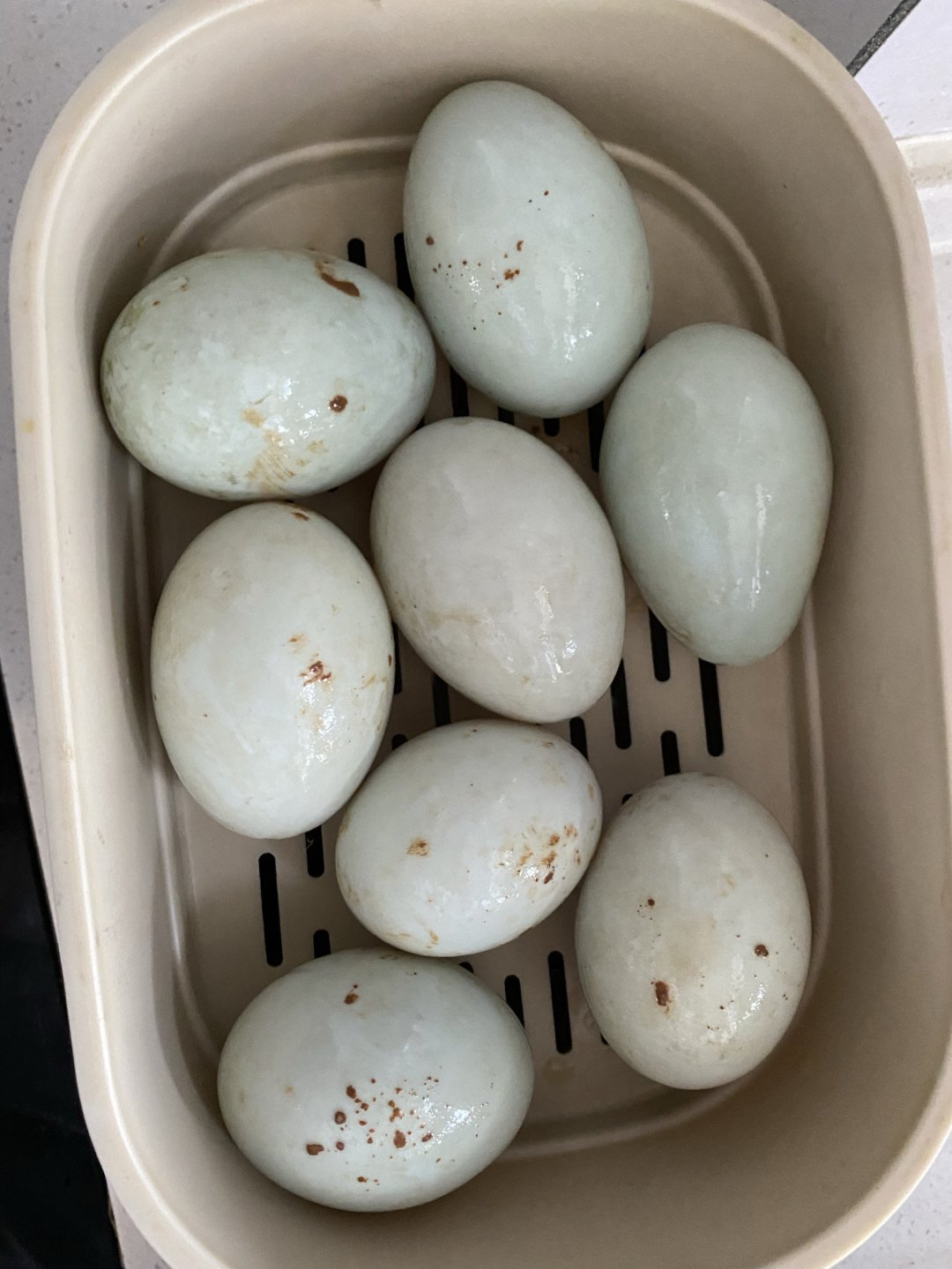 农家自制的生咸鸭蛋，真是香糯可口