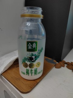 巴氏鲜牛奶