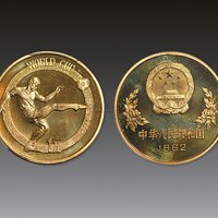 纪念币 篇七： 贵金属纪念币中的奇葩：精制纪念铜币——1982年世界杯足球铜币