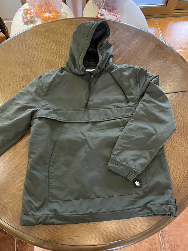 帅气有型的zara连帽卫衣