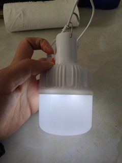 停电也能用的节能灯泡