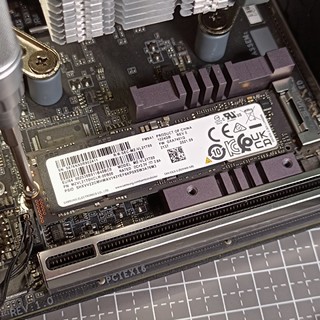 这大概是最香的PCIe4.0固态硬盘了吧