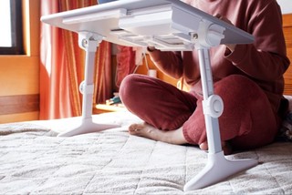 ​ORICO折叠懒人桌：赖床不耽误办公