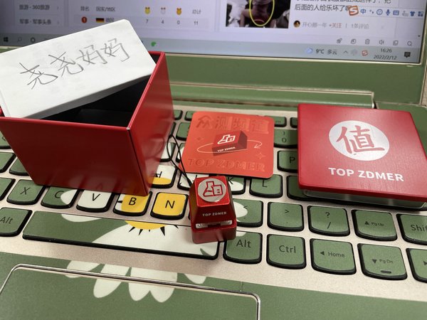 收到大妈送的键帽，但是我是笔记本啊啊啊