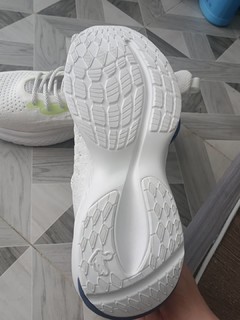 商场打折150买的中国乔丹跑步鞋