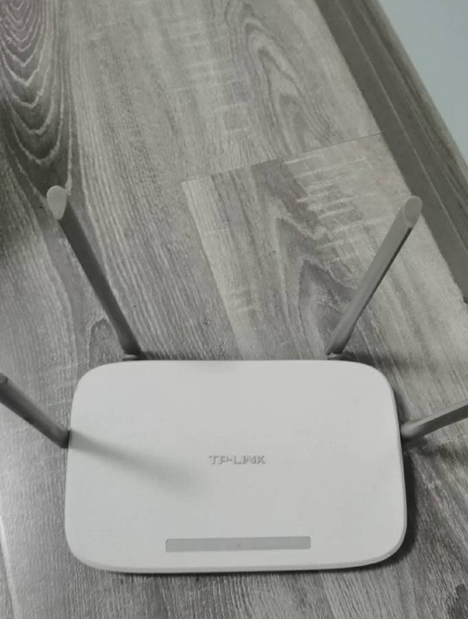 家中上网tplink5600无线路由器