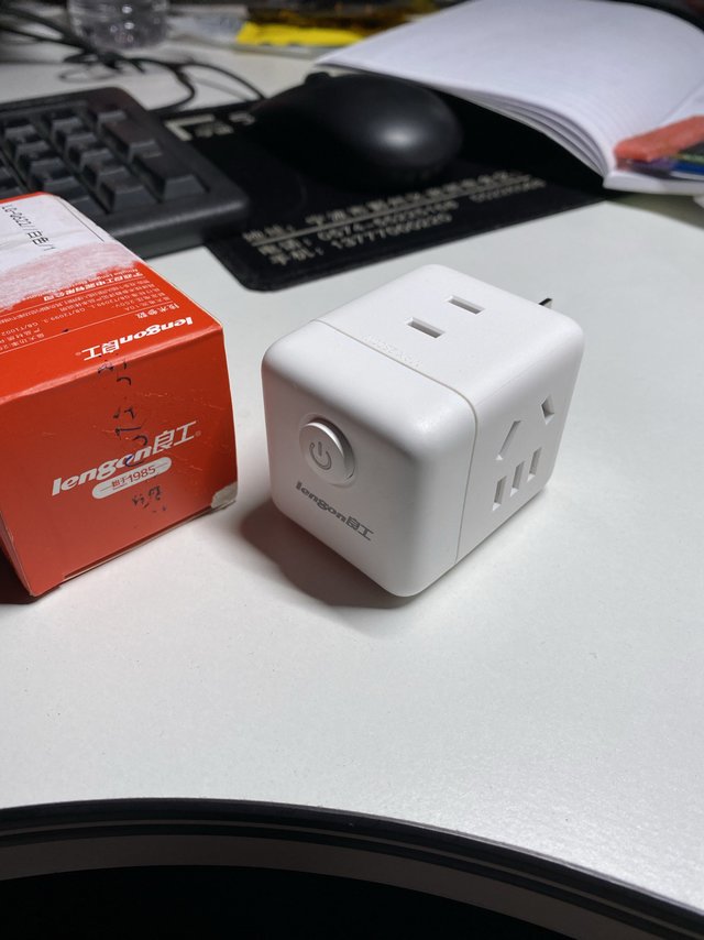 更小，但是更实用的良工一转四插座