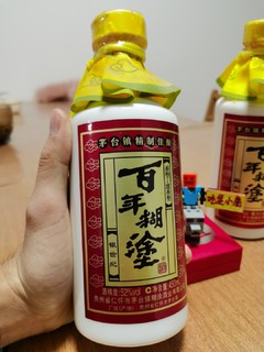 在老爸的酒柜里，找到2瓶12年的百年糊涂