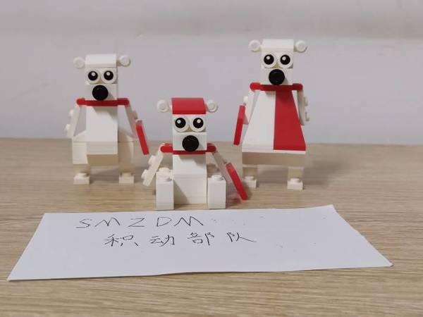 买奶酪棒送的北极熊积木，看到LOGO赚了