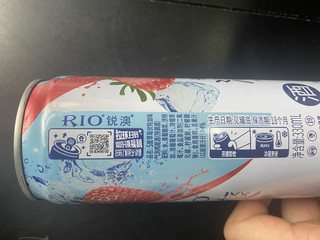 提神饮品Rio气泡鸡尾酒草莓味，非常赞哦