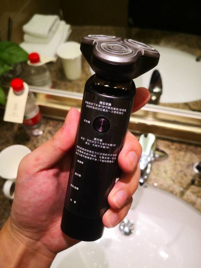 小米s300电动剃须刀怎么样 外观时尚,三个刀头,剃的比较干净_什么值得