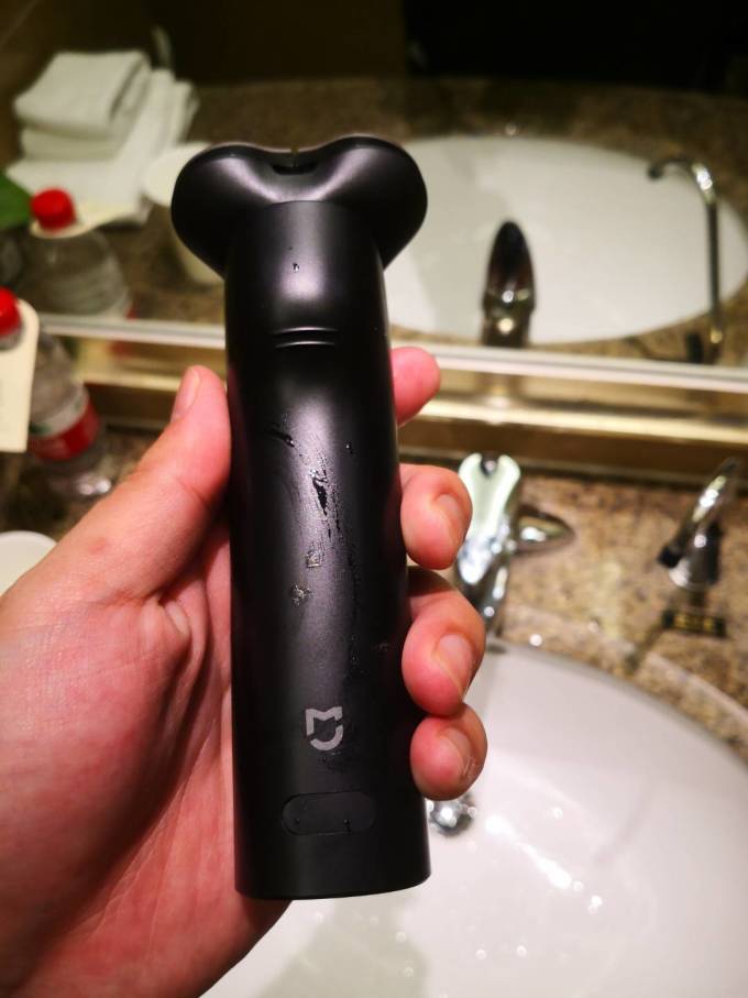 小米s300电动剃须刀怎么样 外观时尚,三个刀头,剃的比较干净_什么值得