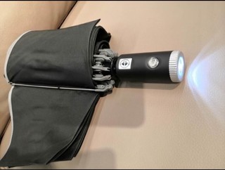 自带手电筒，会反光的自动遮阳防雨伞
