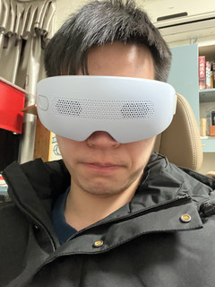 酷似VR眼镜的眼部按摩产品