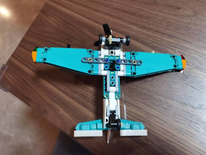 乐高机械系列42117竞技飞机